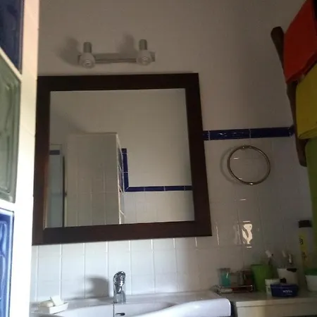 Villa Cuatro Encinas, *